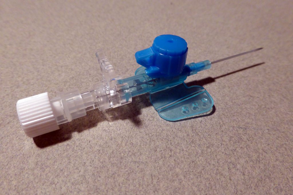 IV Cannula tipsafe with wing and port