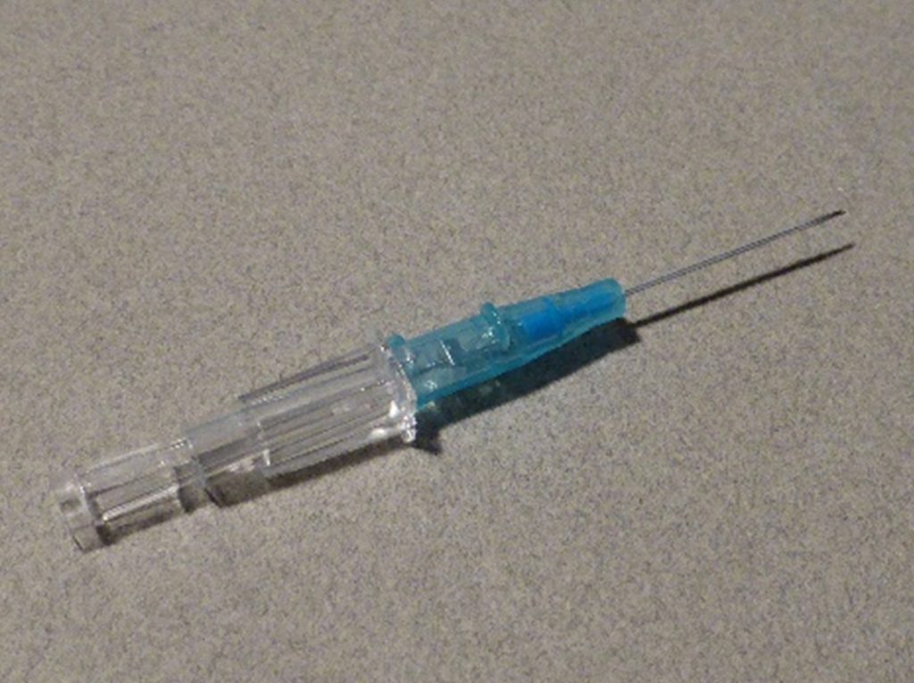 Safety IV cannula with a shielded tip - Picture 1