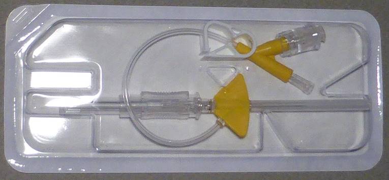 Closed-system Safety IV cannula
